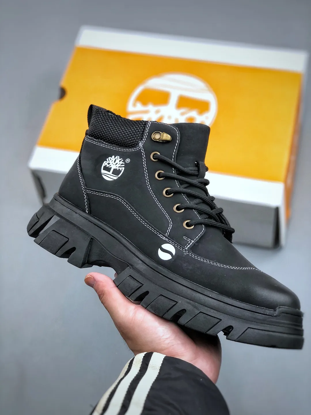 Pick up locally 💰 520, support in-store Timberland/Timberland classic 25ss new high-top (plus velvet) Classic re-engineered brand new upgrade Guangdong factory quality Original box original packaging The fabric is made of top Italian frosted cowhide with anti-odor and anti-corrosion genuine leather latex insoles to give you a perfect wearing experience High-quality and durable, a must-have for sportsmen Specially designed to treat those who are not handsome High-quality feet with first-class feel Exclusive supply Official item number: TB23066 Size: 39 40 41 42 43 44